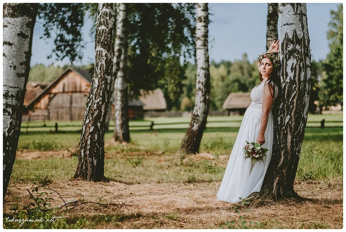 Dominika i Daniel – Plener w Muzeum Kultury Ludowej w Kolbuszowej — zdjęcie 17
