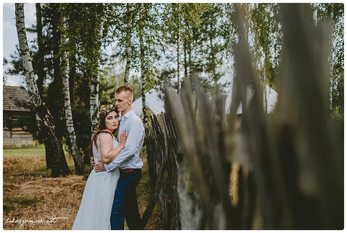 Dominika i Daniel – Plener w Muzeum Kultury Ludowej w Kolbuszowej — zdjęcie 18